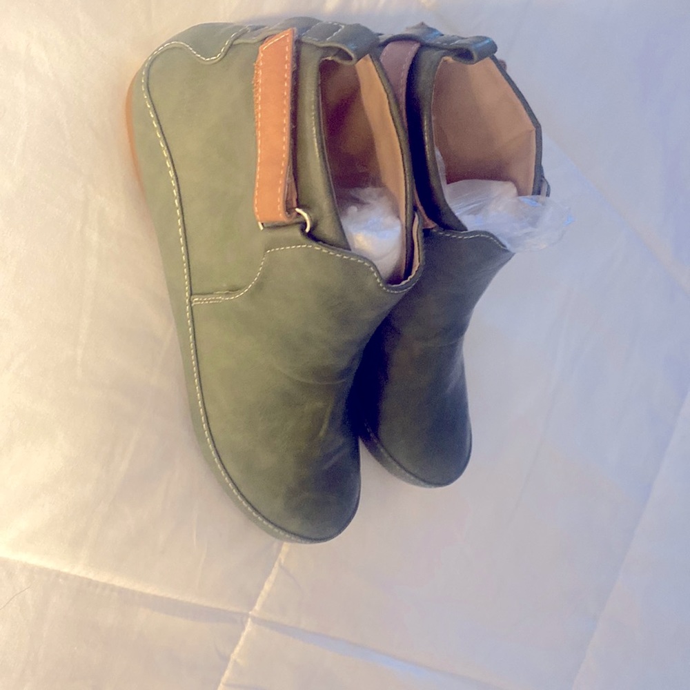 Green mini boots size 10 brand new never worn